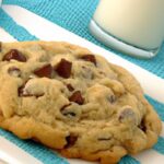 Giant Chocolate Chip Cookie Recipe: Sweetly Oversized Delight