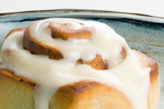 Sweet Finish: Crafting the Perfect Glaze for Cinnamon Rolls