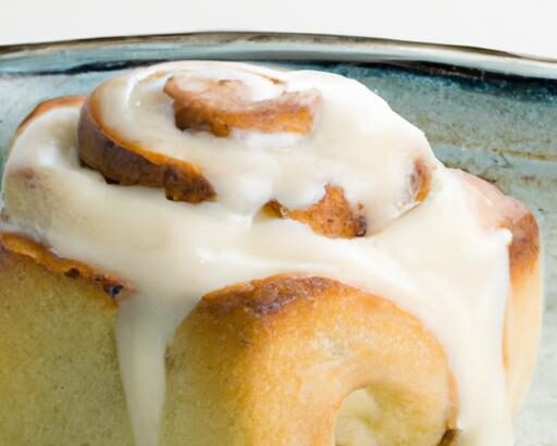 Sweet Finish: Crafting the Perfect Glaze for Cinnamon Rolls