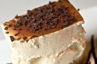 Decadent Tiramisu Cheesecake: A Heavenly Italian Delight